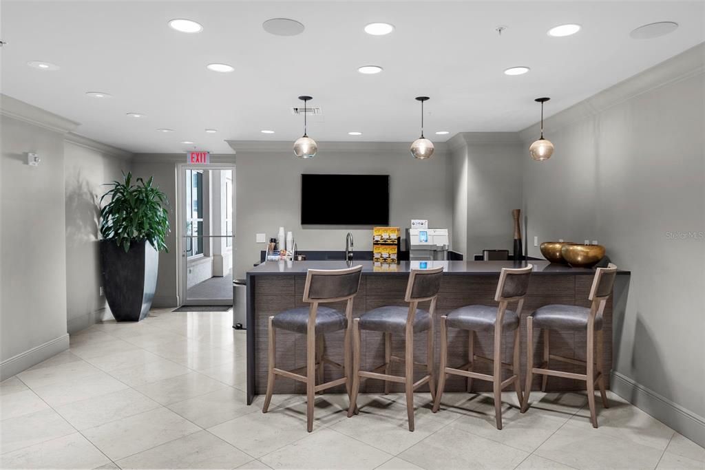 En Venta: $2,150,000 (2 camas, 2 baños, 2636 Pies cuadrados)