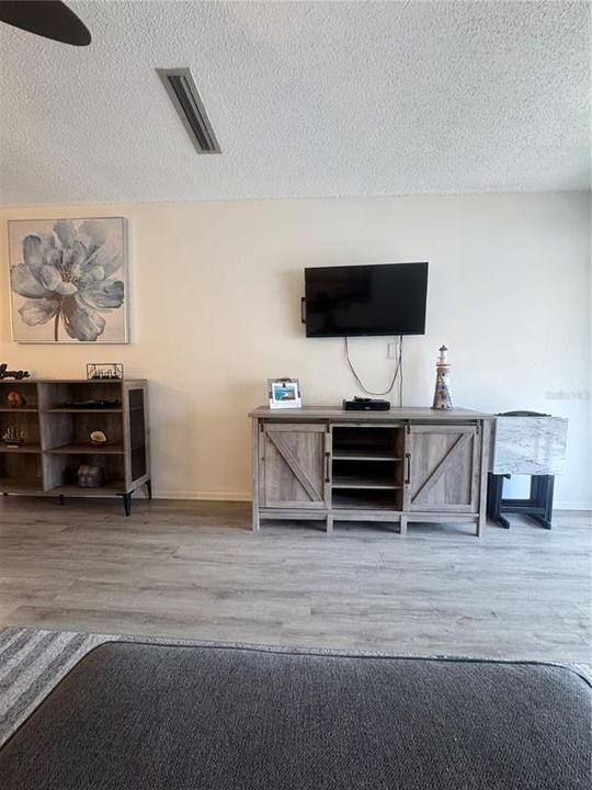 For Rent: $2,200 (2 beds, 2 baths, 1016 Square Feet)