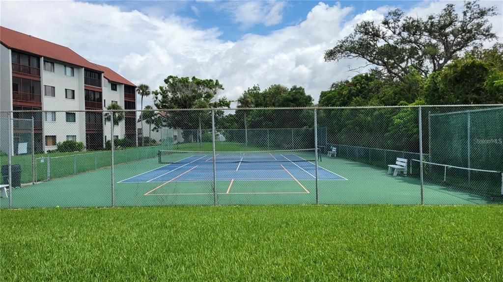 For Rent: $2,200 (2 beds, 2 baths, 1016 Square Feet)