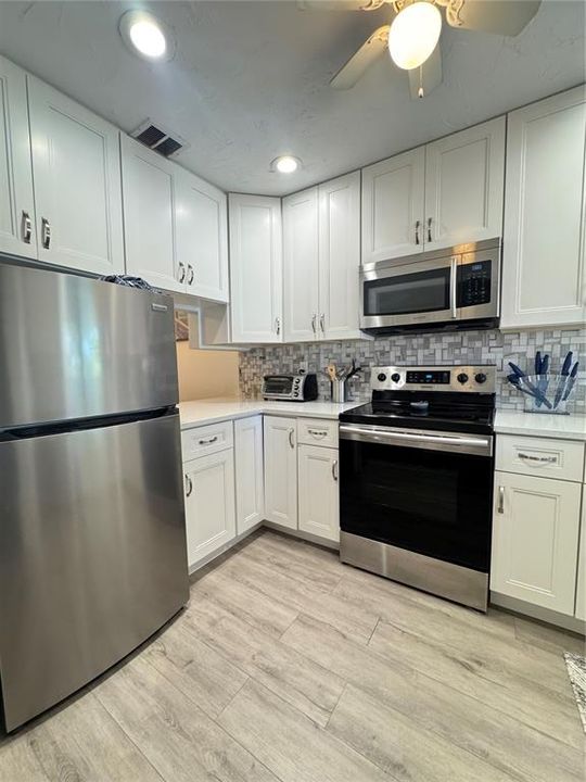 For Rent: $2,200 (2 beds, 2 baths, 1016 Square Feet)