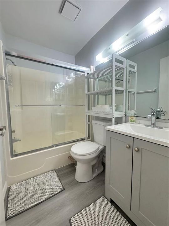 For Rent: $2,200 (2 beds, 2 baths, 1016 Square Feet)