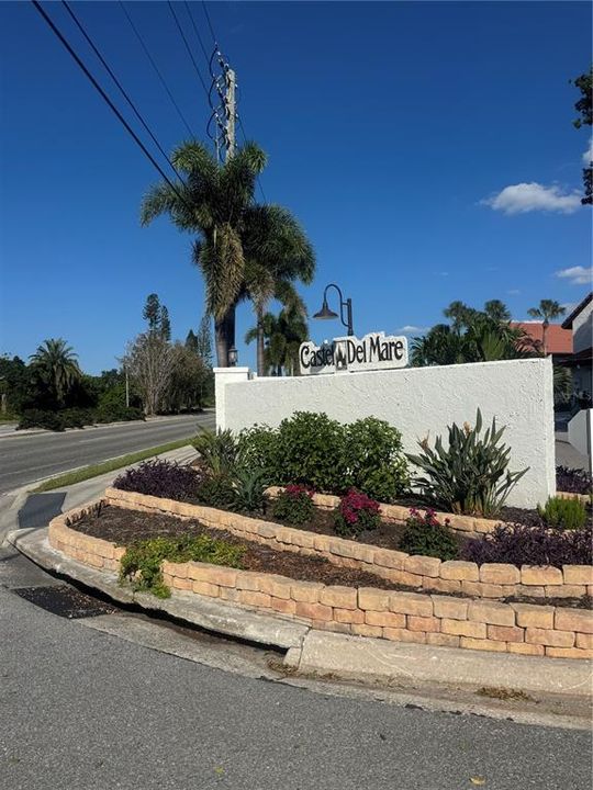 For Rent: $2,200 (2 beds, 2 baths, 1016 Square Feet)