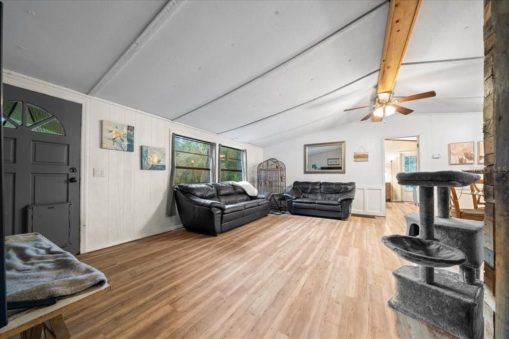 待售: $319,900 (4 贝兹, 2 浴室, 1632 平方英尺)