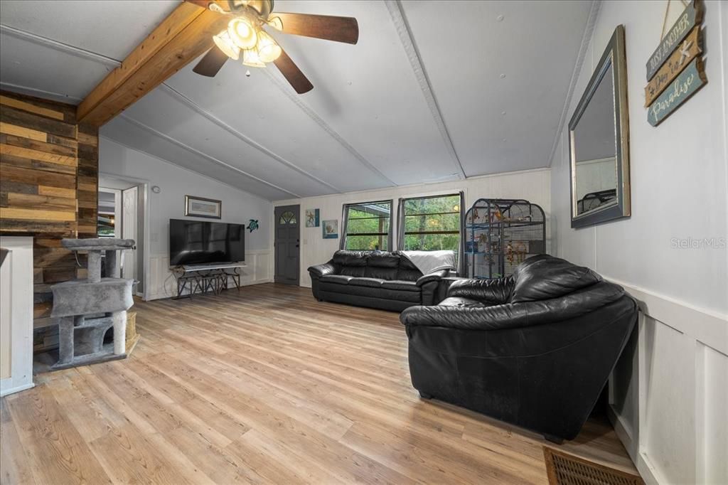 待售: $319,900 (4 贝兹, 2 浴室, 1632 平方英尺)