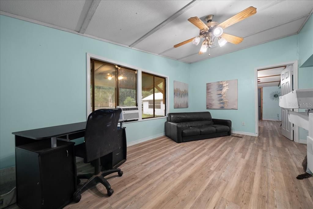 待售: $319,900 (4 贝兹, 2 浴室, 1632 平方英尺)