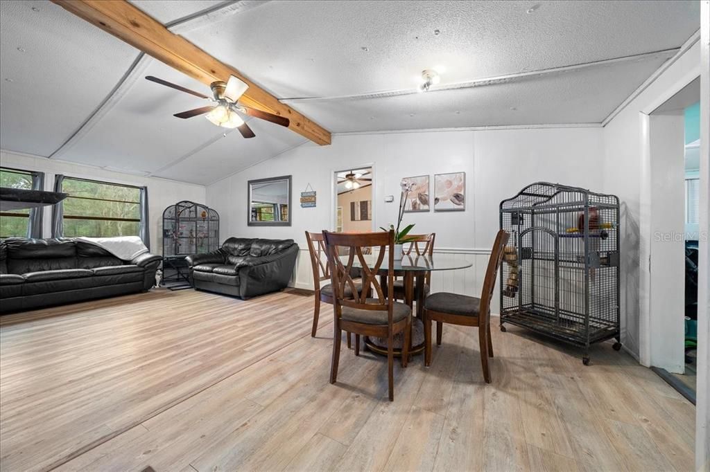 待售: $319,900 (4 贝兹, 2 浴室, 1632 平方英尺)