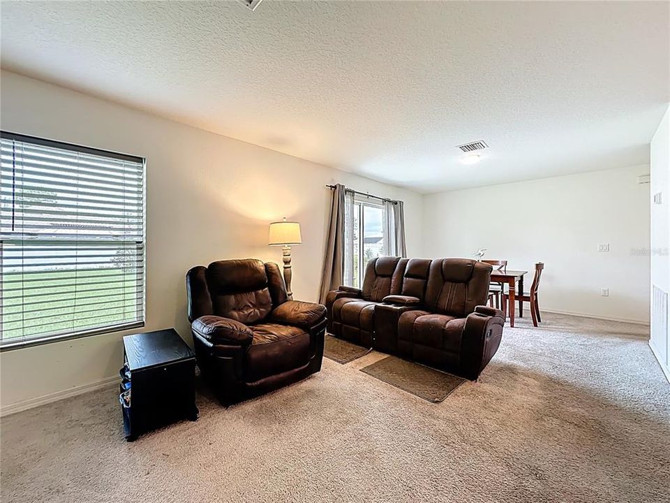 For Sale: $282,000 (3 beds, 2 baths, 1284 Square Feet)