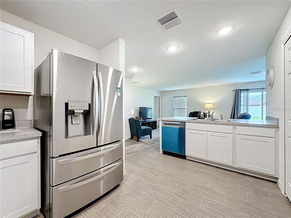 For Sale: $282,000 (3 beds, 2 baths, 1284 Square Feet)