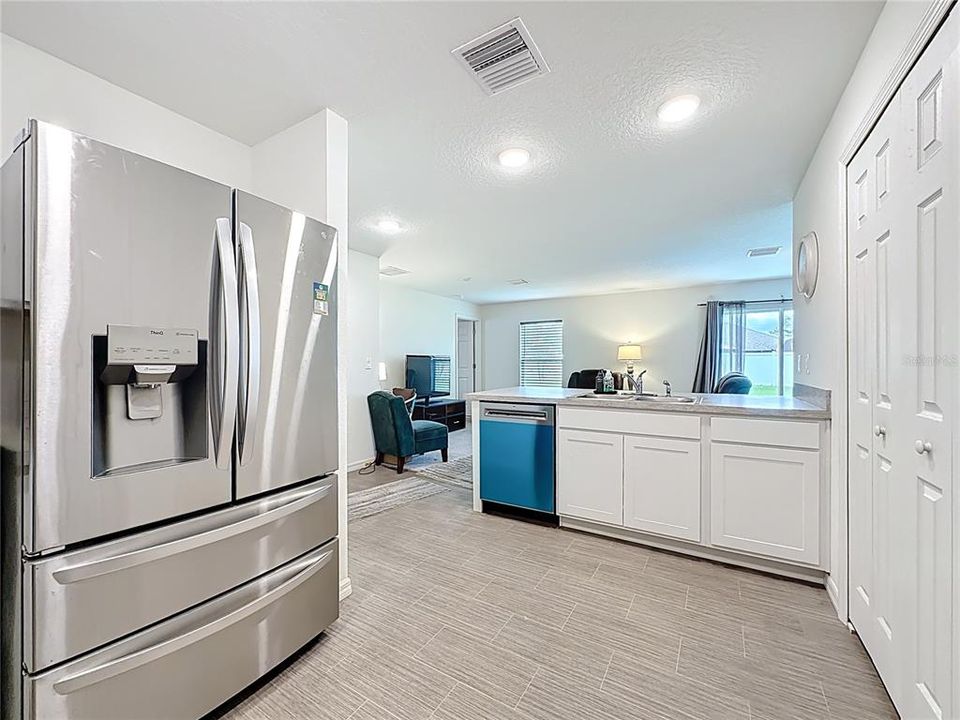 For Sale: $282,000 (3 beds, 2 baths, 1284 Square Feet)