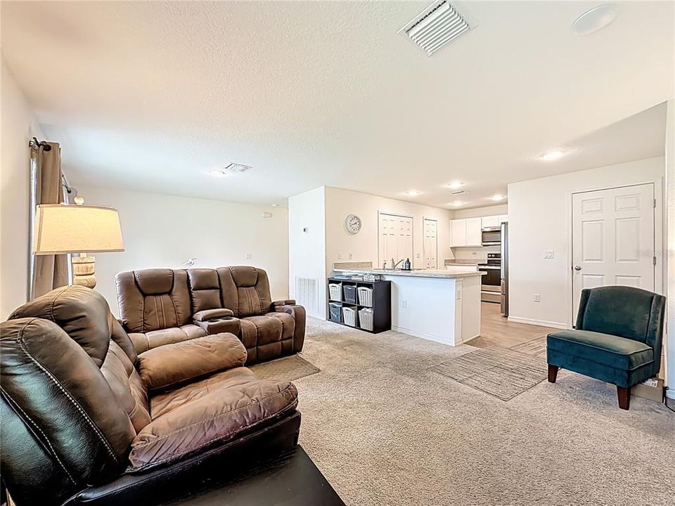 For Sale: $282,000 (3 beds, 2 baths, 1284 Square Feet)