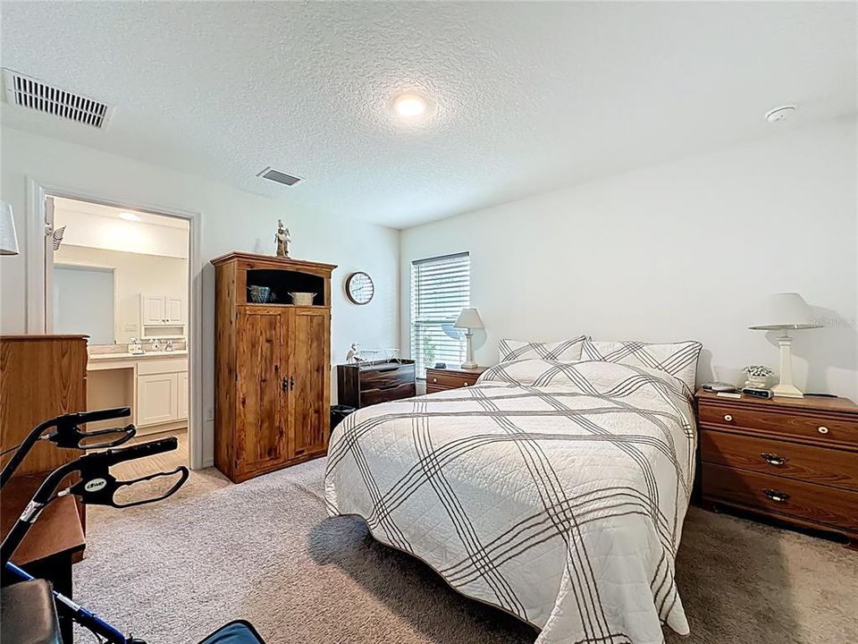 For Sale: $282,000 (3 beds, 2 baths, 1284 Square Feet)