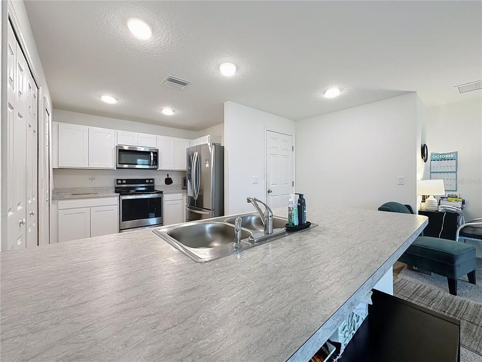 For Sale: $282,000 (3 beds, 2 baths, 1284 Square Feet)