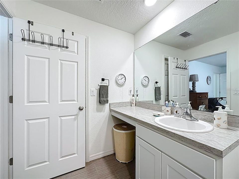 For Sale: $282,000 (3 beds, 2 baths, 1284 Square Feet)