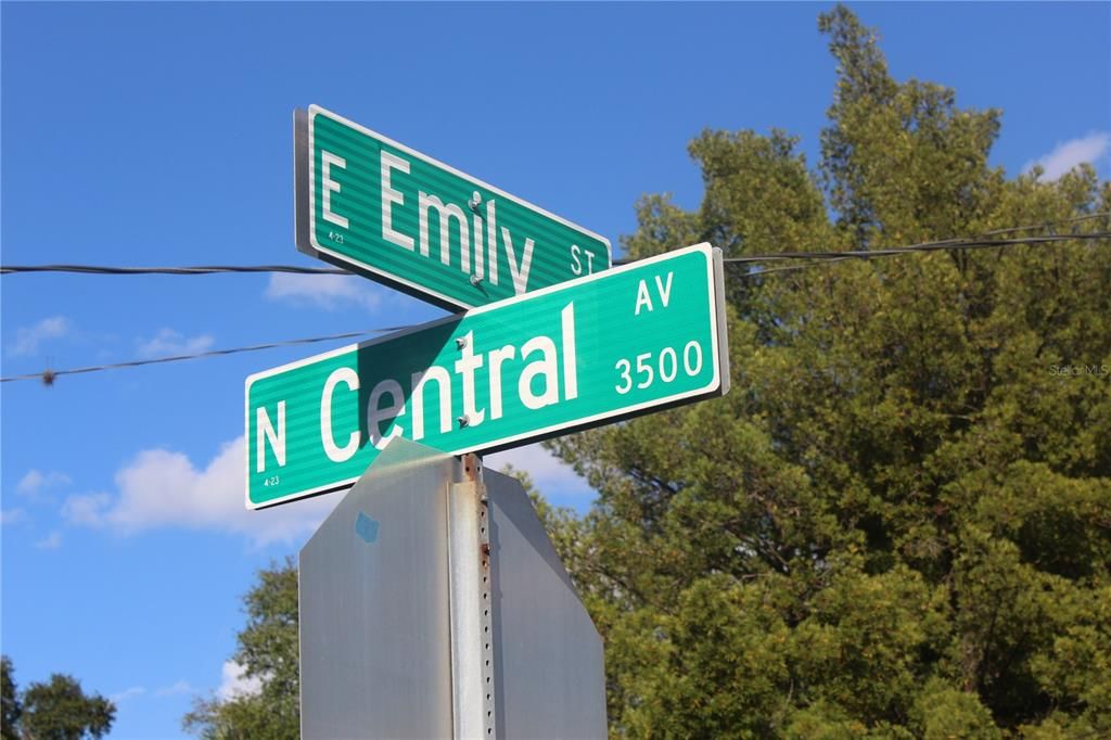 待售: $1,499,999 (0.40 acres)