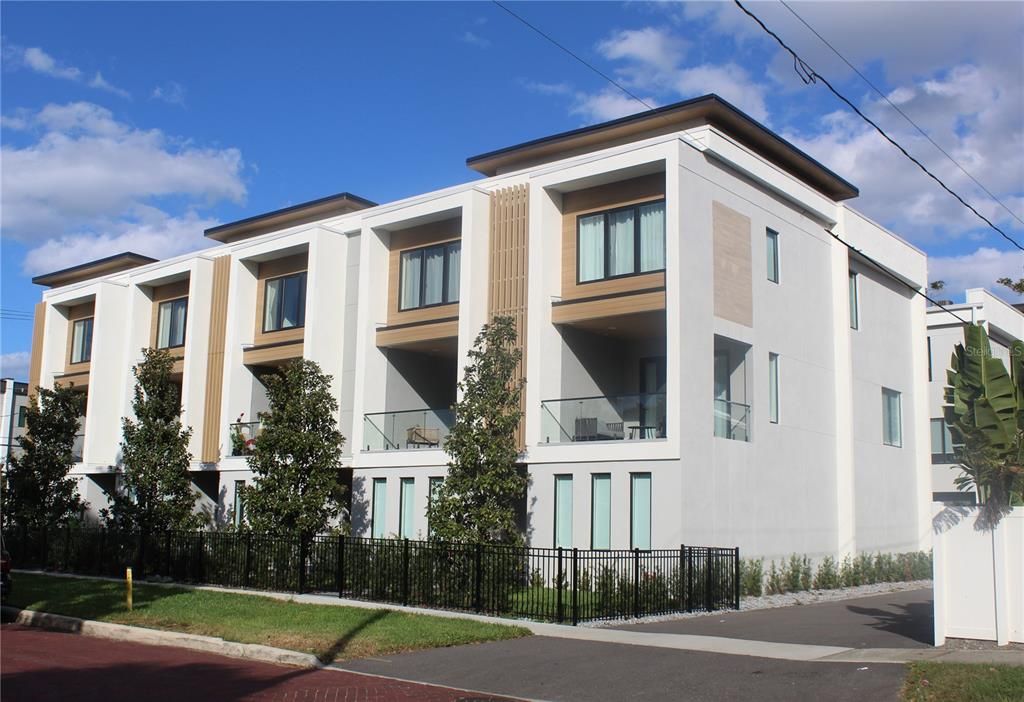 待售: $1,499,999 (0.40 acres)