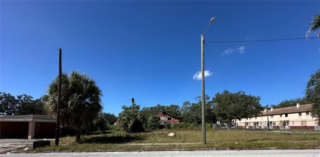 待售: $1,499,999 (0.40 acres)