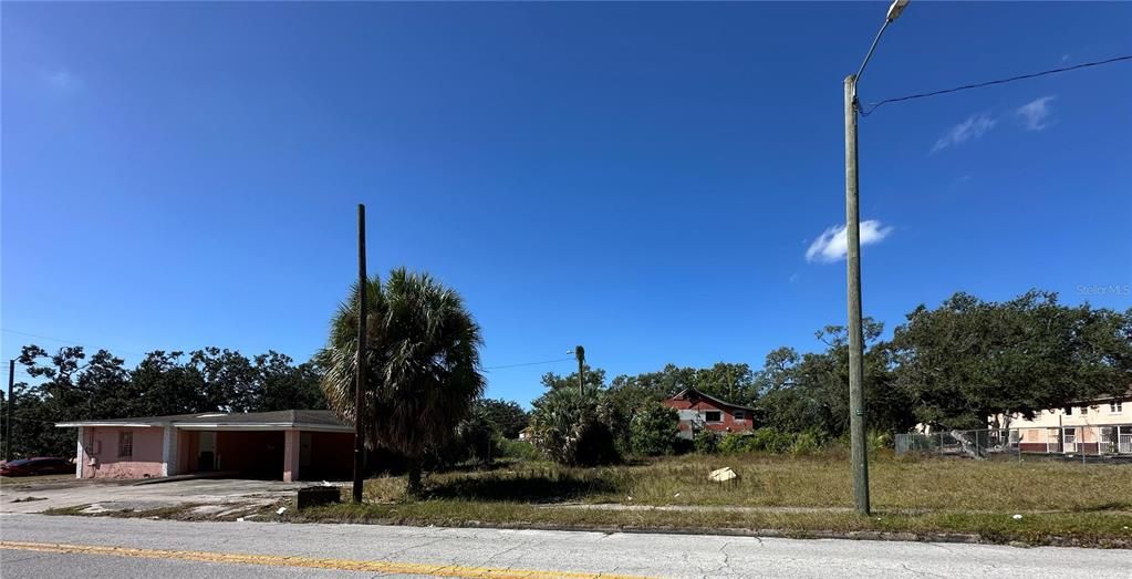 待售: $1,499,999 (0.40 acres)