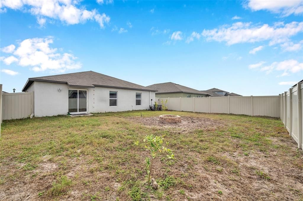 合同活跃: $290,000 (4 贝兹, 2 浴室, 1817 平方英尺)