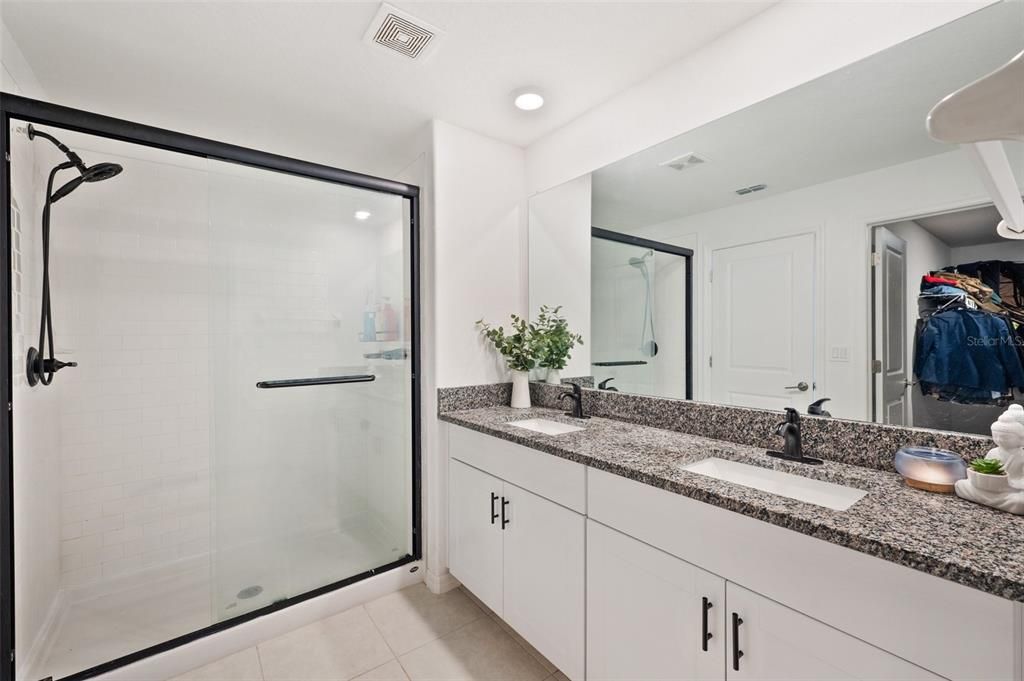 合同活跃: $290,000 (4 贝兹, 2 浴室, 1817 平方英尺)