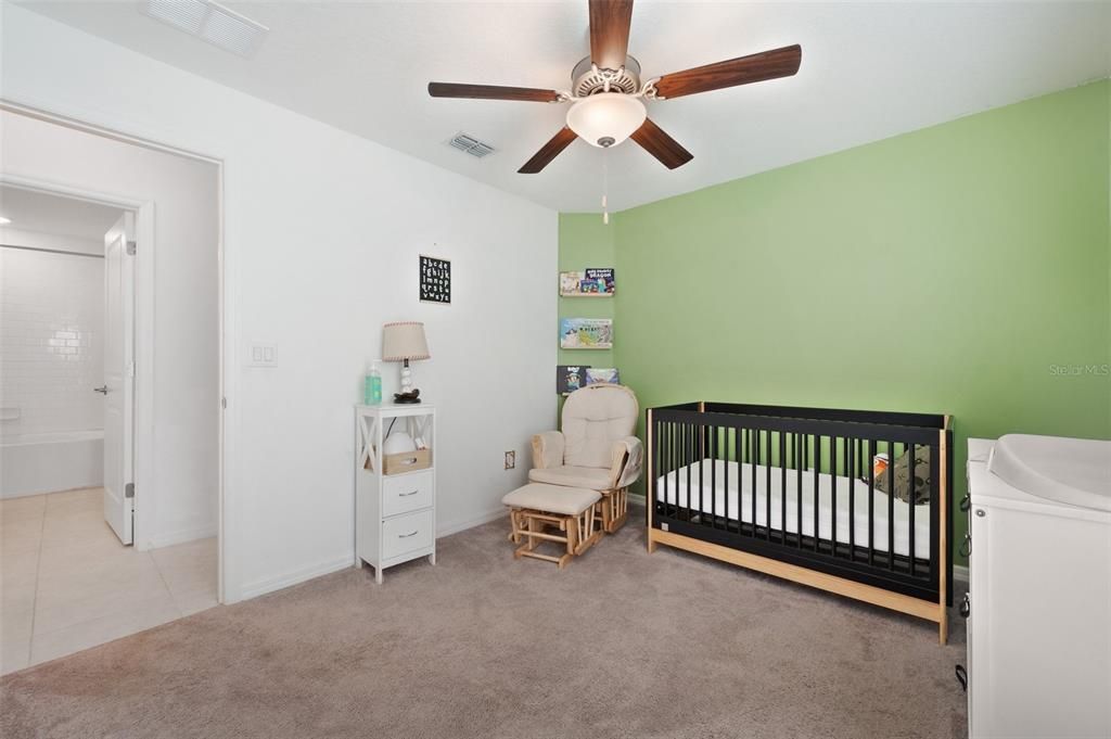 合同活跃: $290,000 (4 贝兹, 2 浴室, 1817 平方英尺)