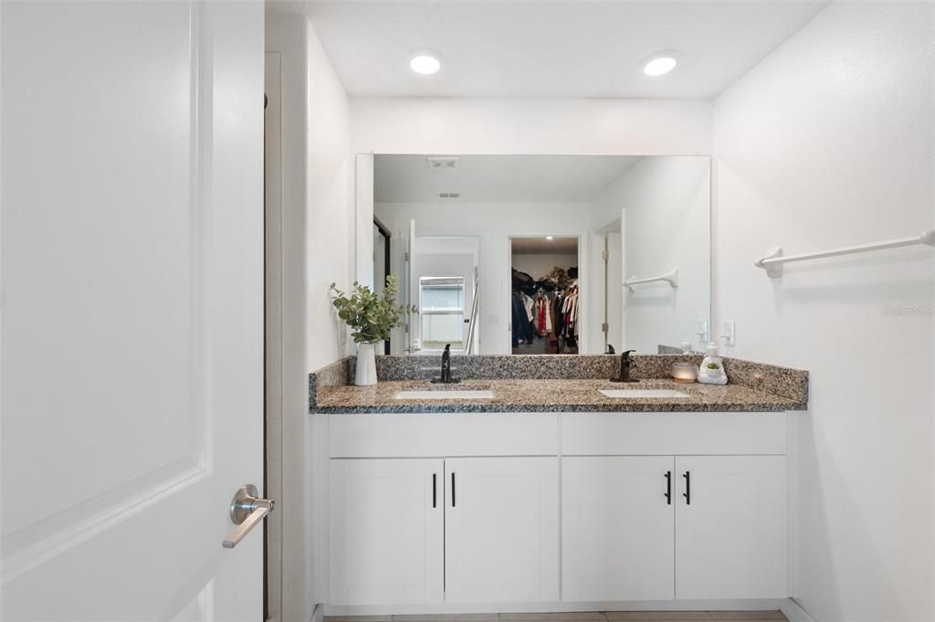 合同活跃: $290,000 (4 贝兹, 2 浴室, 1817 平方英尺)