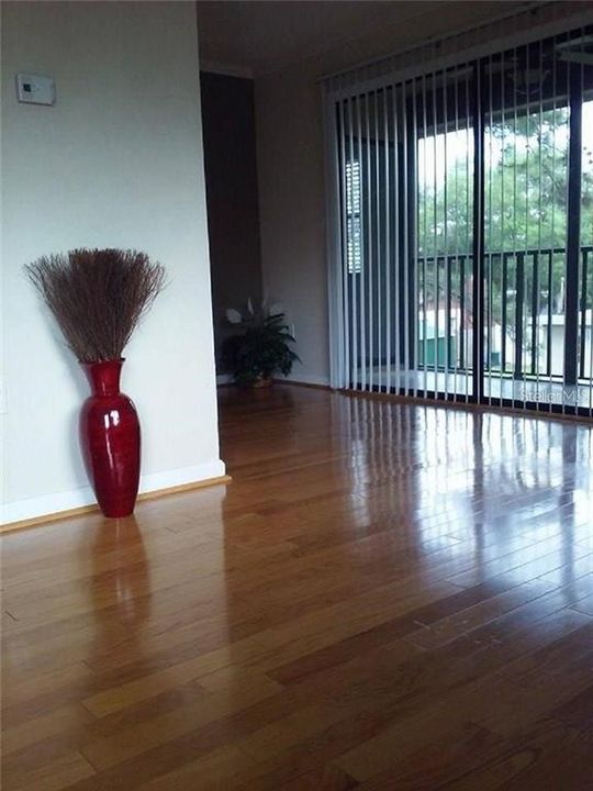 出租: $1,400 (1 贝兹, 1 浴室, 657 平方英尺)