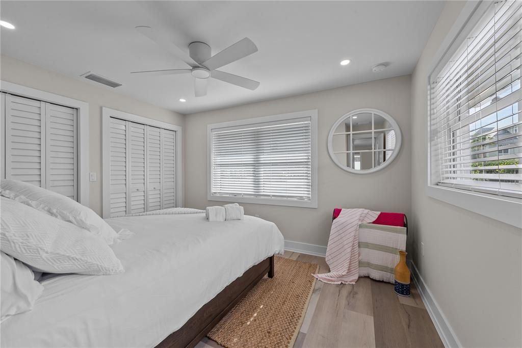 For Sale: $999,999 (3 beds, 2 baths, 2396 Square Feet)