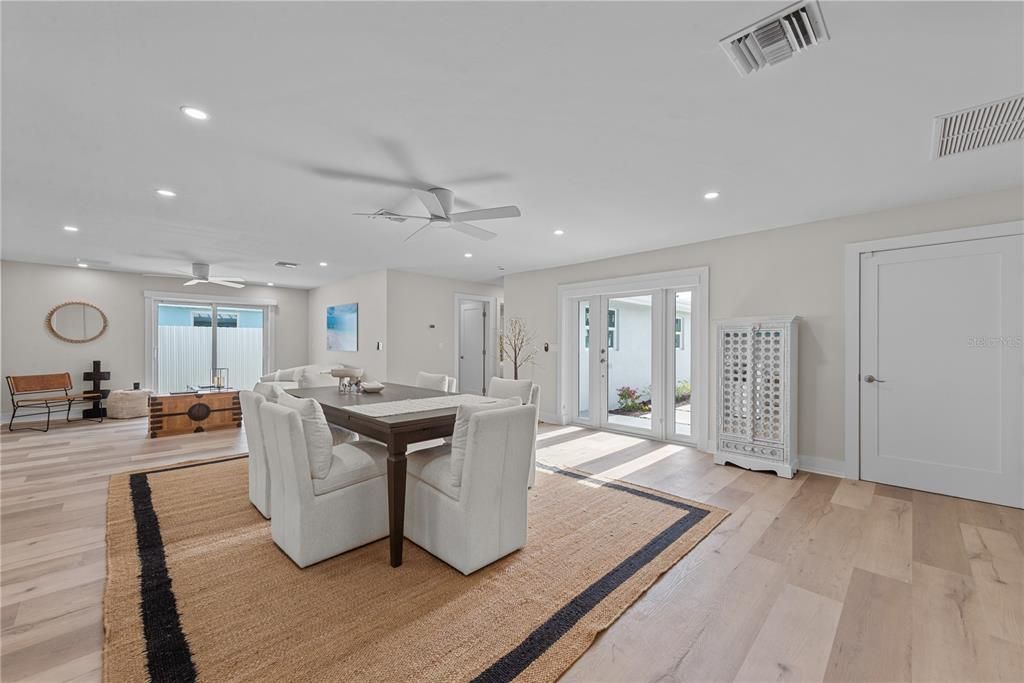 For Sale: $999,999 (3 beds, 2 baths, 2396 Square Feet)