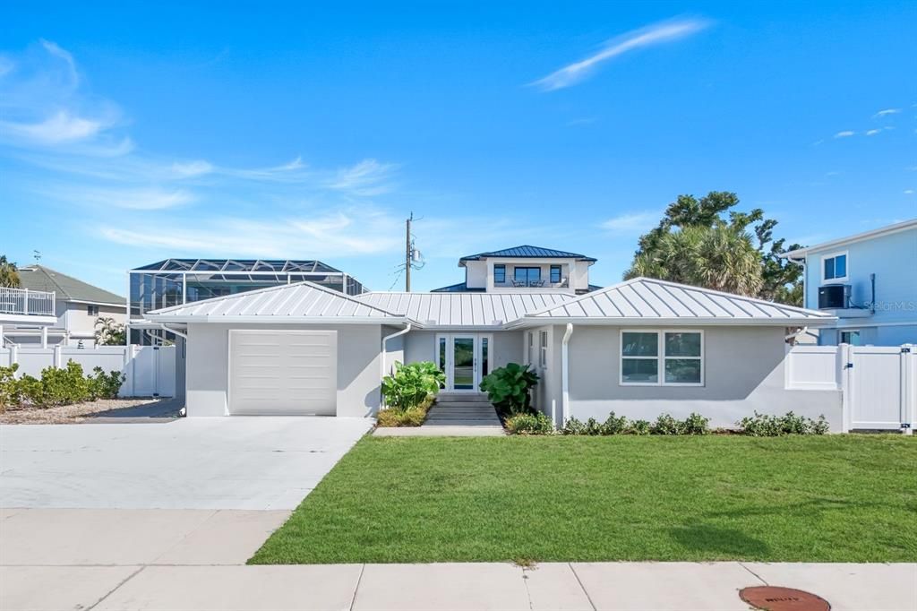 For Sale: $999,999 (3 beds, 2 baths, 2396 Square Feet)