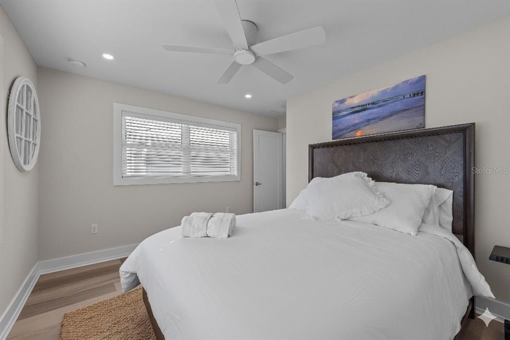 For Sale: $999,999 (3 beds, 2 baths, 2396 Square Feet)