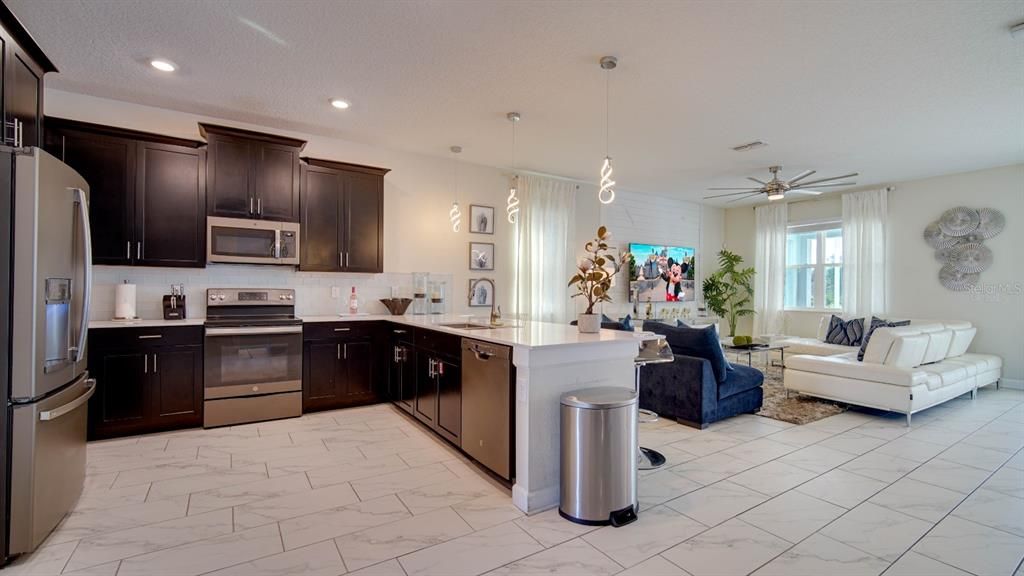 待售: $750,000 (7 贝兹, 5 浴室, 4019 平方英尺)