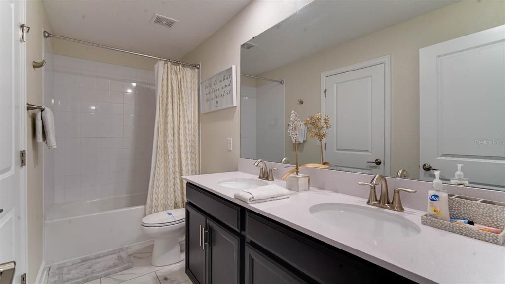 待售: $750,000 (7 贝兹, 5 浴室, 4019 平方英尺)