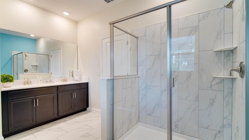 待售: $750,000 (7 贝兹, 5 浴室, 4019 平方英尺)