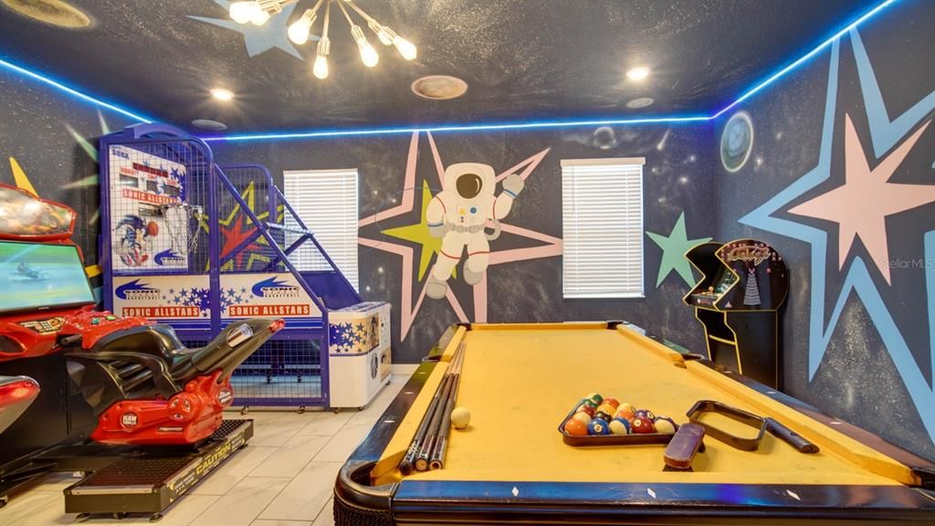 待售: $750,000 (7 贝兹, 5 浴室, 4019 平方英尺)