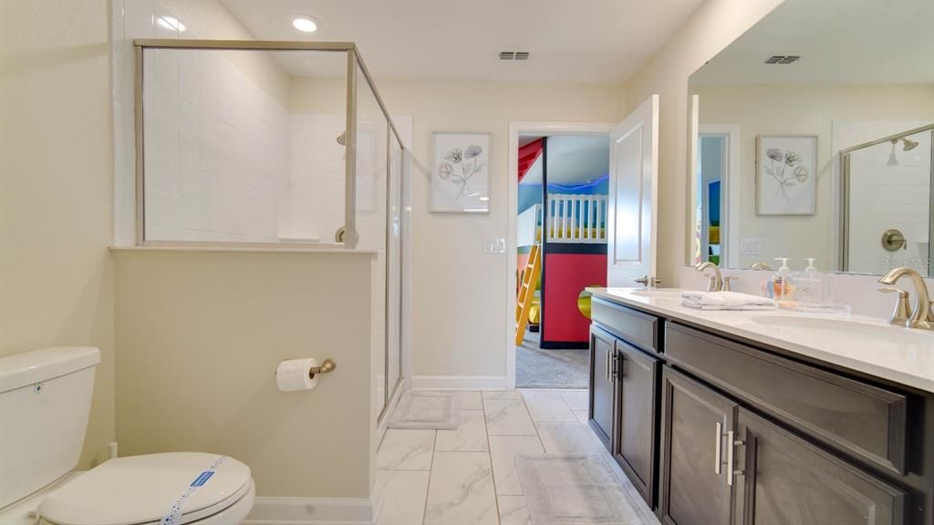 待售: $750,000 (7 贝兹, 5 浴室, 4019 平方英尺)