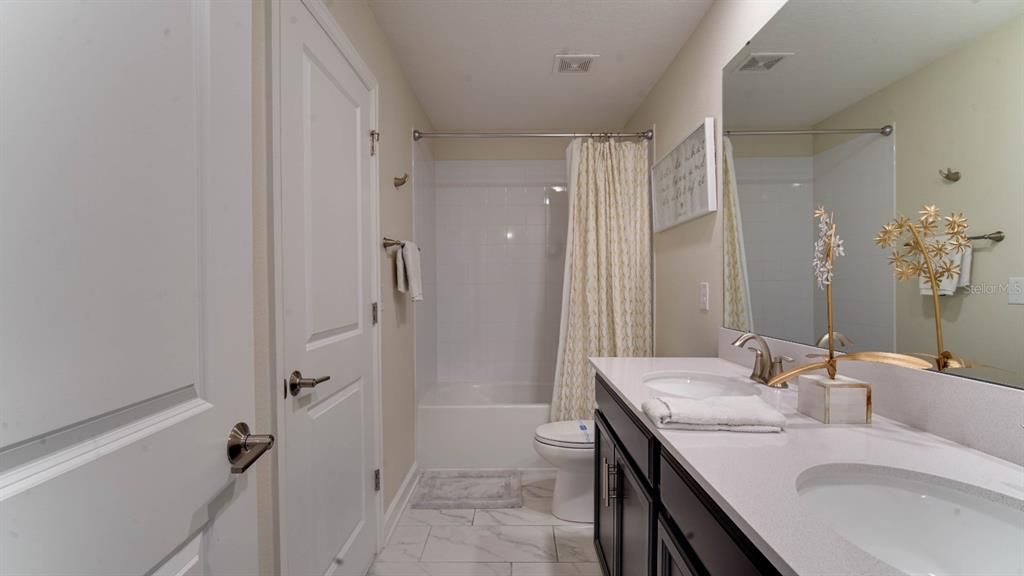 待售: $750,000 (7 贝兹, 5 浴室, 4019 平方英尺)