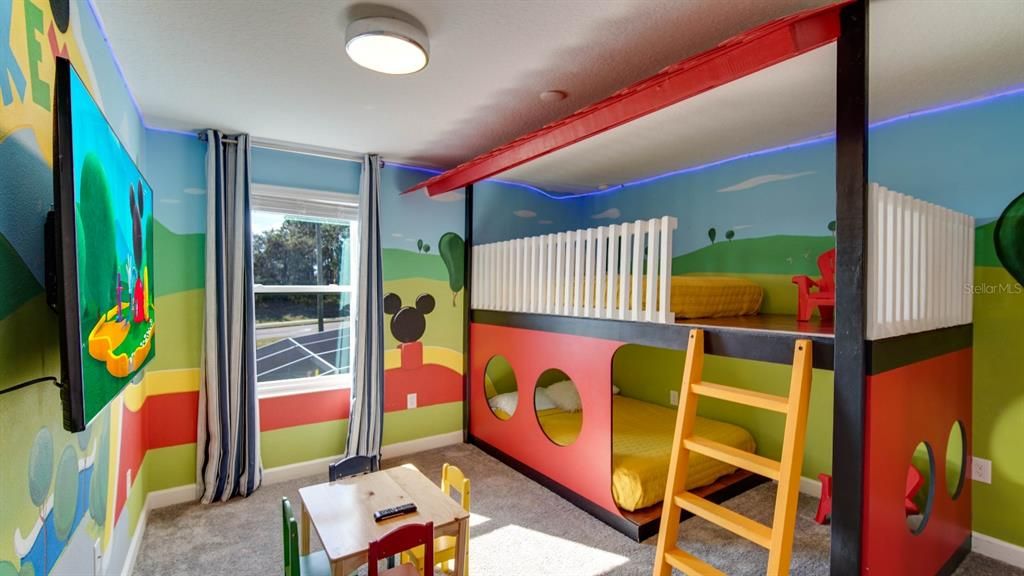 待售: $750,000 (7 贝兹, 5 浴室, 4019 平方英尺)