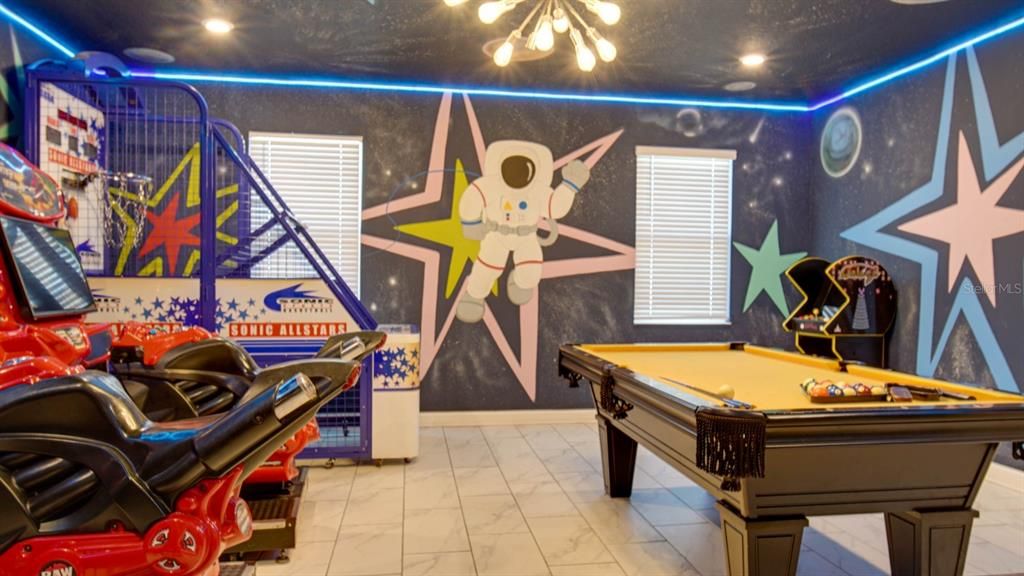 待售: $750,000 (7 贝兹, 5 浴室, 4019 平方英尺)