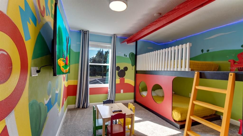 待售: $750,000 (7 贝兹, 5 浴室, 4019 平方英尺)