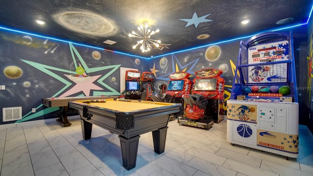 待售: $750,000 (7 贝兹, 5 浴室, 4019 平方英尺)