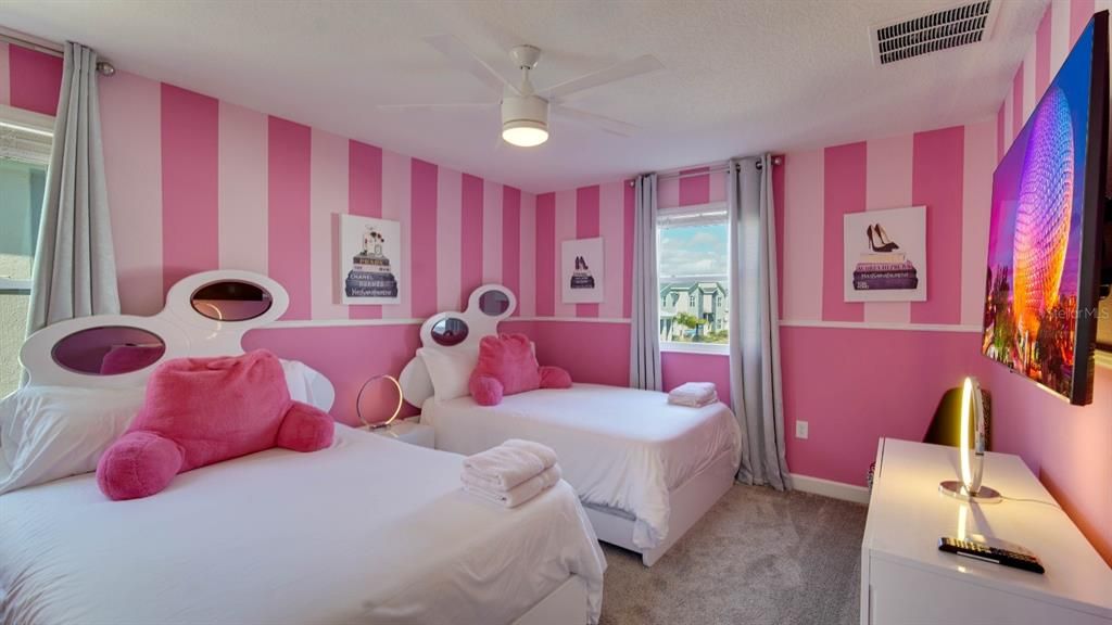 待售: $750,000 (7 贝兹, 5 浴室, 4019 平方英尺)