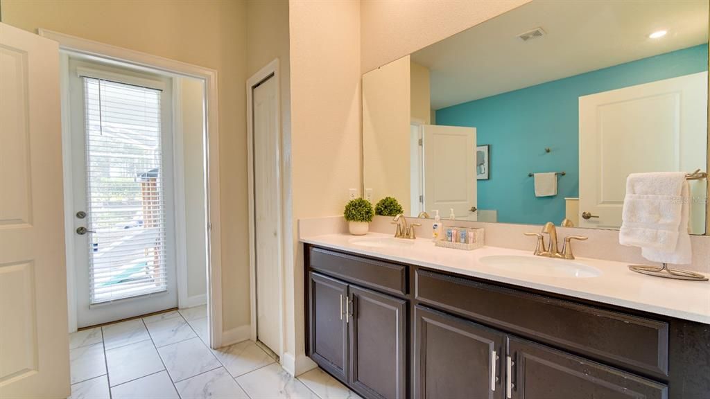 待售: $750,000 (7 贝兹, 5 浴室, 4019 平方英尺)