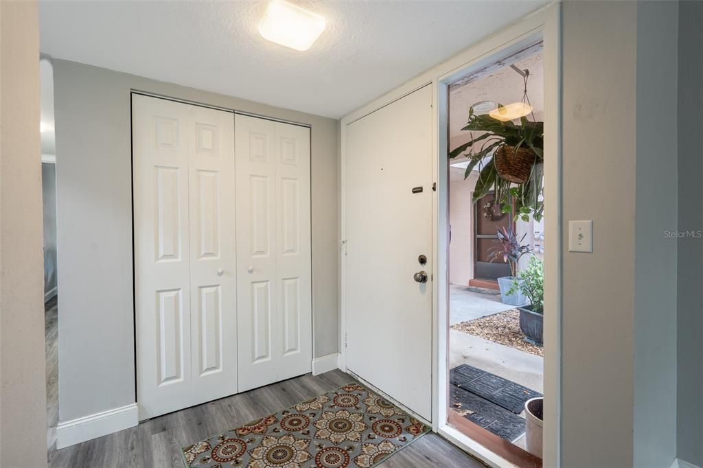 На продажу: $200,000 (2 спален, 2 ванн, 897 Квадратных фут)