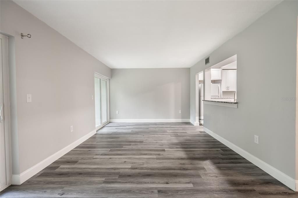 На продажу: $200,000 (2 спален, 2 ванн, 897 Квадратных фут)