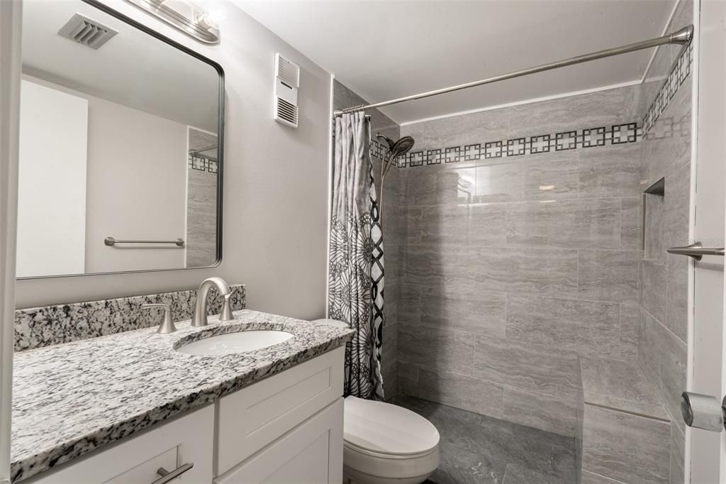 На продажу: $200,000 (2 спален, 2 ванн, 897 Квадратных фут)