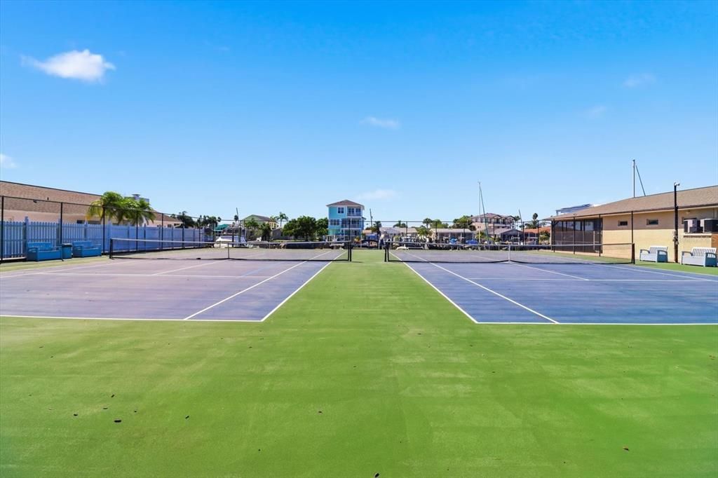 Под контрактом: $659,000 (3 спален, 2 ванн, 2146 Квадратных фут)