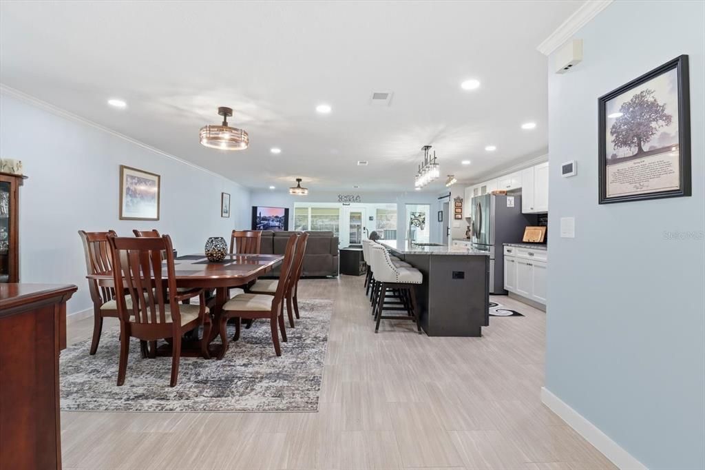 Под контрактом: $659,000 (3 спален, 2 ванн, 2146 Квадратных фут)