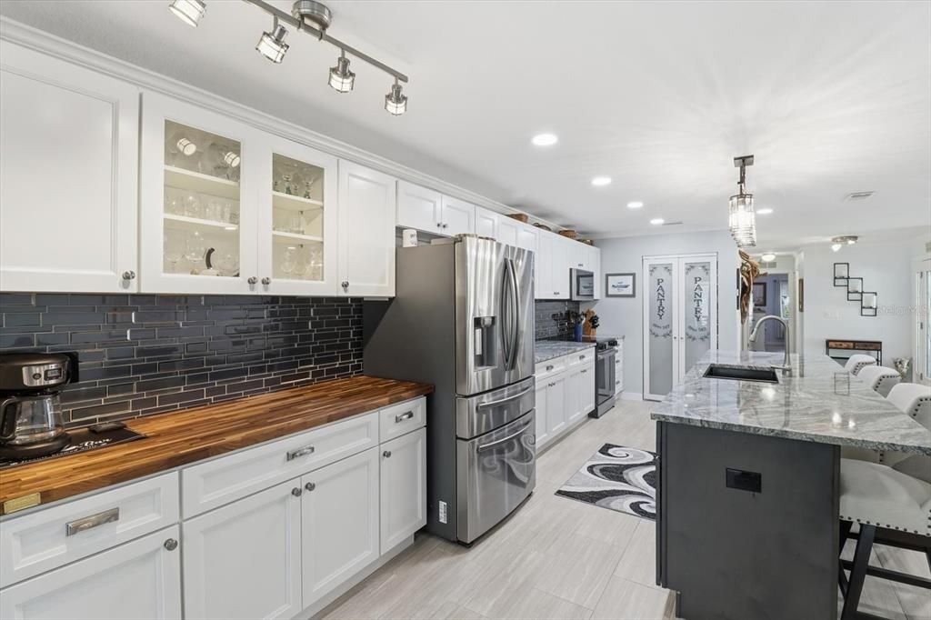 Под контрактом: $659,000 (3 спален, 2 ванн, 2146 Квадратных фут)