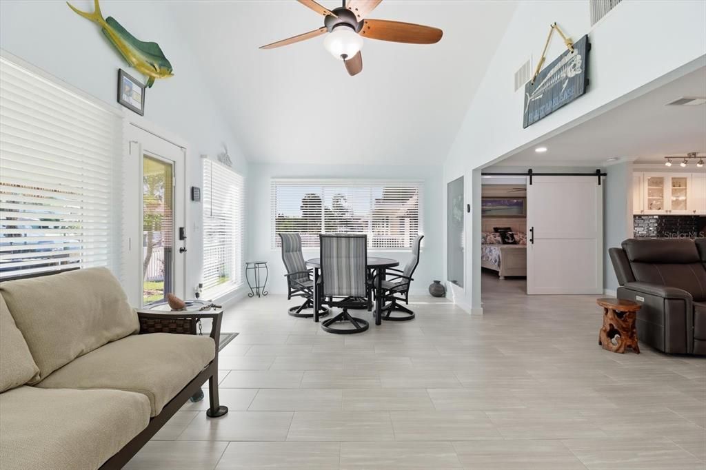 Под контрактом: $659,000 (3 спален, 2 ванн, 2146 Квадратных фут)