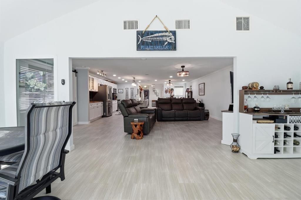 Под контрактом: $659,000 (3 спален, 2 ванн, 2146 Квадратных фут)